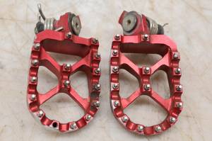 12 Suzuki RMZ250 Foot Pegs Flo - Image 2