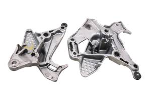 Kawasaki - 11 Kawasaki Versys 650 Front Footpeg Brackets KLE650 - Image 3