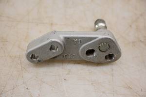 Suzuki - 24 Suzuki GSX-R750 Gear Shift Lever Bracket - Image 3