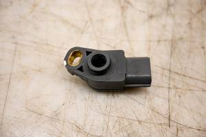 Suzuki - 24 Suzuki GSX-R750 Throttle Body Tps Sensor - Image 2