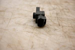 Suzuki - 24 Suzuki GSX-R750 Throttle Body Tps Sensor - Image 3