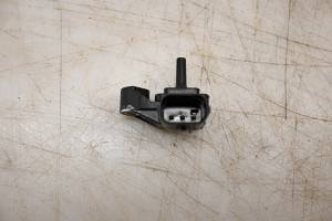 Suzuki - 24 Suzuki GSX-R750 Air Pressure Sensor - Image 3