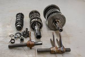 Suzuki - 24 Suzuki GSX-R750 Transmission Shift Forks & Drum - Image 3