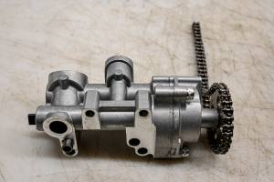 Suzuki - 24 Suzuki GSX-R750 Oil Pump & Chain - Image 3