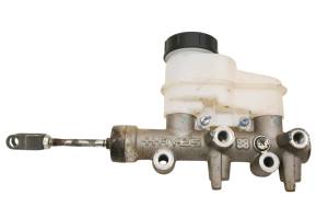 John Deere - 16 John Deere Gator XUV590i Brake Master Cylinder - Image 2