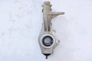 02 Polaris Sportsman 700 4x4 Front Left Spindle Knuckle
