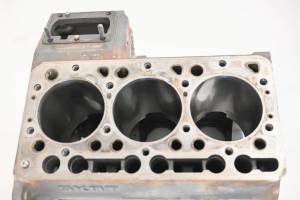 Kubota - 18 Kubota RTV-X900W Crankcase Center Crank Case & Cylinders - Image 4