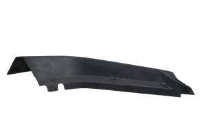 13 Can-Am Commander 1000 XT Front Right Upper Mud Guard