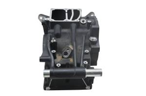 20 Harley-Davidson FXBB Street Bob Transmission Gear Case Housing - Image 4