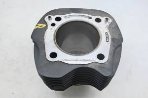 20 Harley-Davidson FXBB Street Bob Rear Cylinder - Image 3