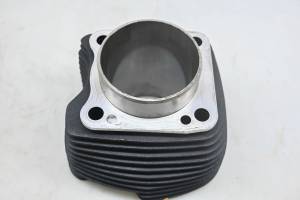 20 Harley-Davidson FXBB Street Bob Rear Cylinder - Image 8