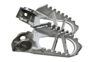Kawasaki - 14 Kawasaki KX85 Foot Pegs - Image 2