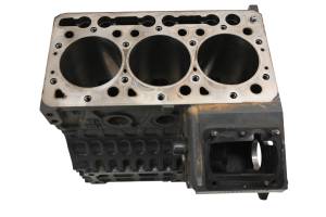 Kubota - 15 Kubota RTV-X900 Crankcase Center Crank Case & Cylinders - Image 6
